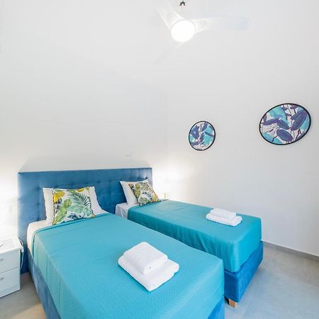 Villa Ami, Roda, Corfu: 10 Guests, Heated Pool, Private Mini Golf, Pool Table & More!! Bagian luar foto