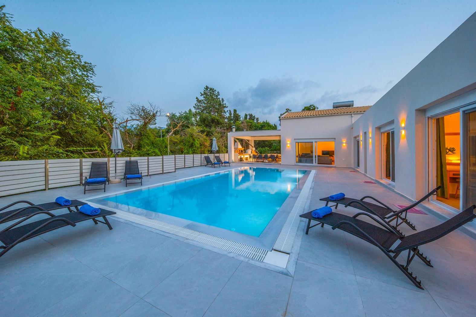 Villa Ami, Roda, Corfu: 10 Guests, Heated Pool, Private Mini Golf, Pool Table & More!! Bagian luar foto