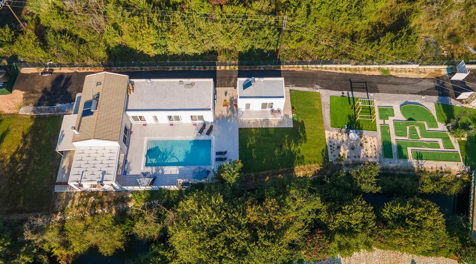 Villa Ami, Roda, Corfu: 10 Guests, Heated Pool, Private Mini Golf, Pool Table & More!! Bagian luar foto