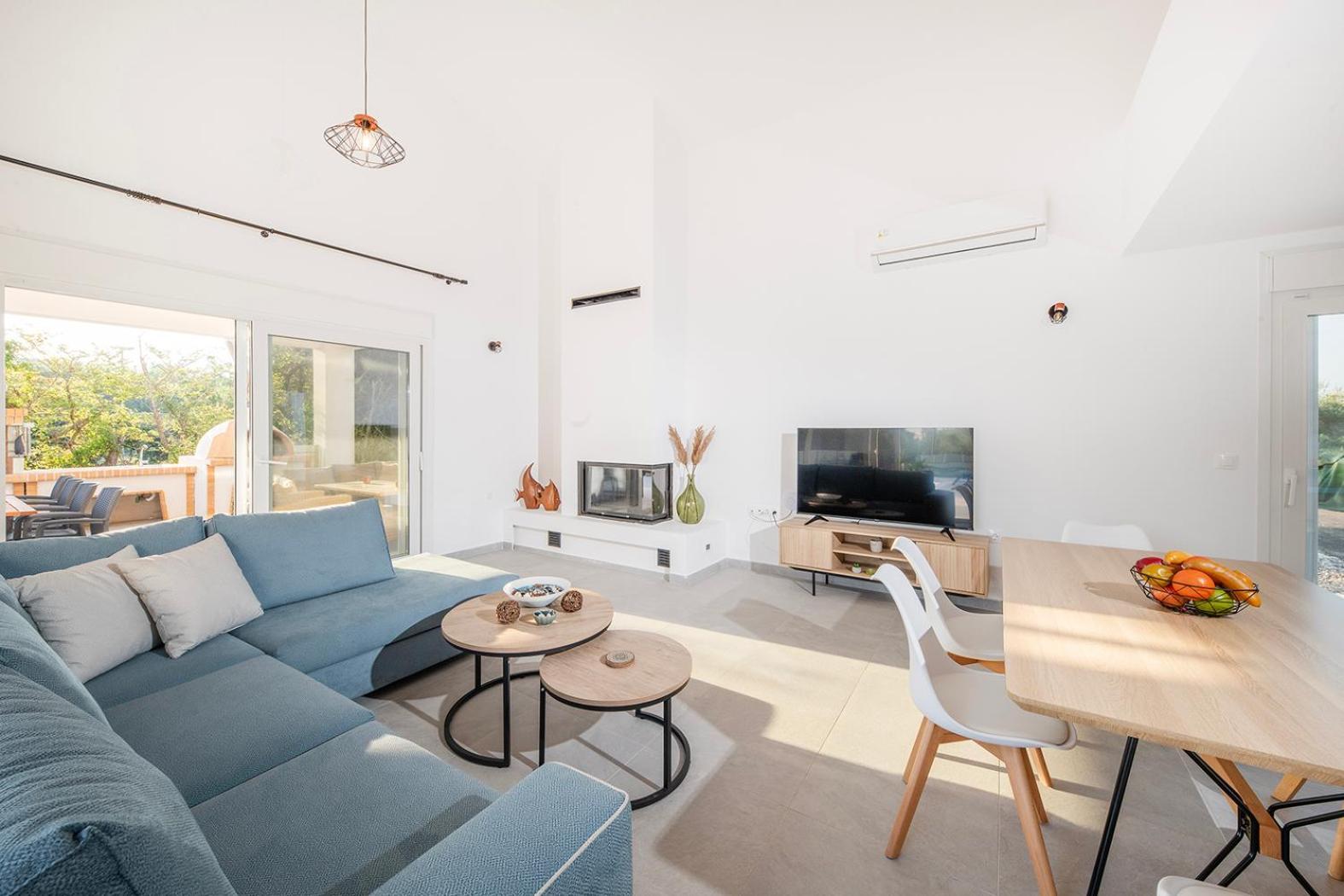 Villa Ami, Roda, Corfu: 10 Guests, Heated Pool, Private Mini Golf, Pool Table & More!! Bagian luar foto