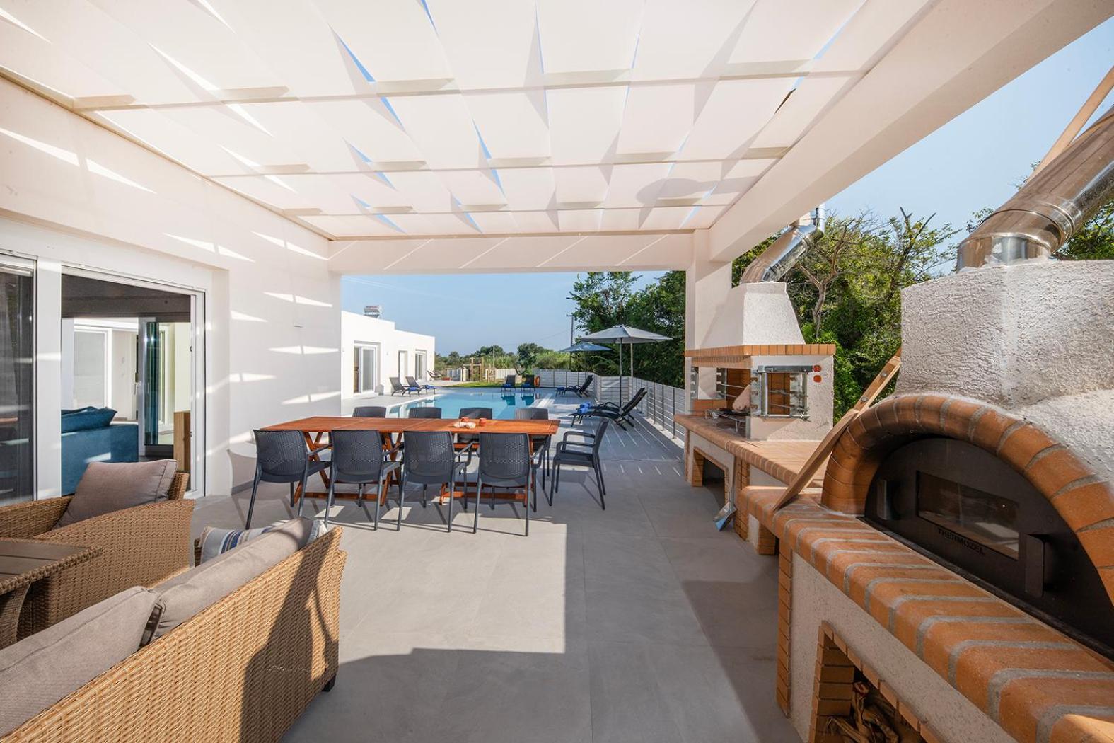 Villa Ami, Roda, Corfu: 10 Guests, Heated Pool, Private Mini Golf, Pool Table & More!! Bagian luar foto