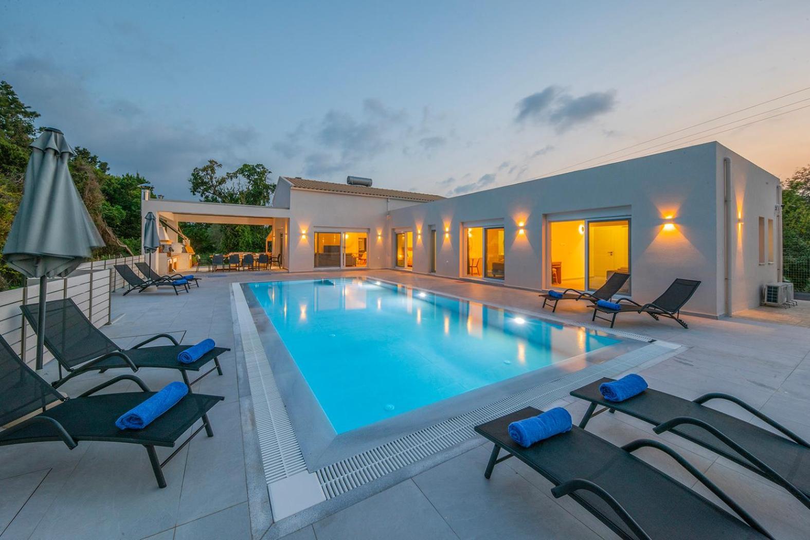 Villa Ami, Roda, Corfu: 10 Guests, Heated Pool, Private Mini Golf, Pool Table & More!! Bagian luar foto