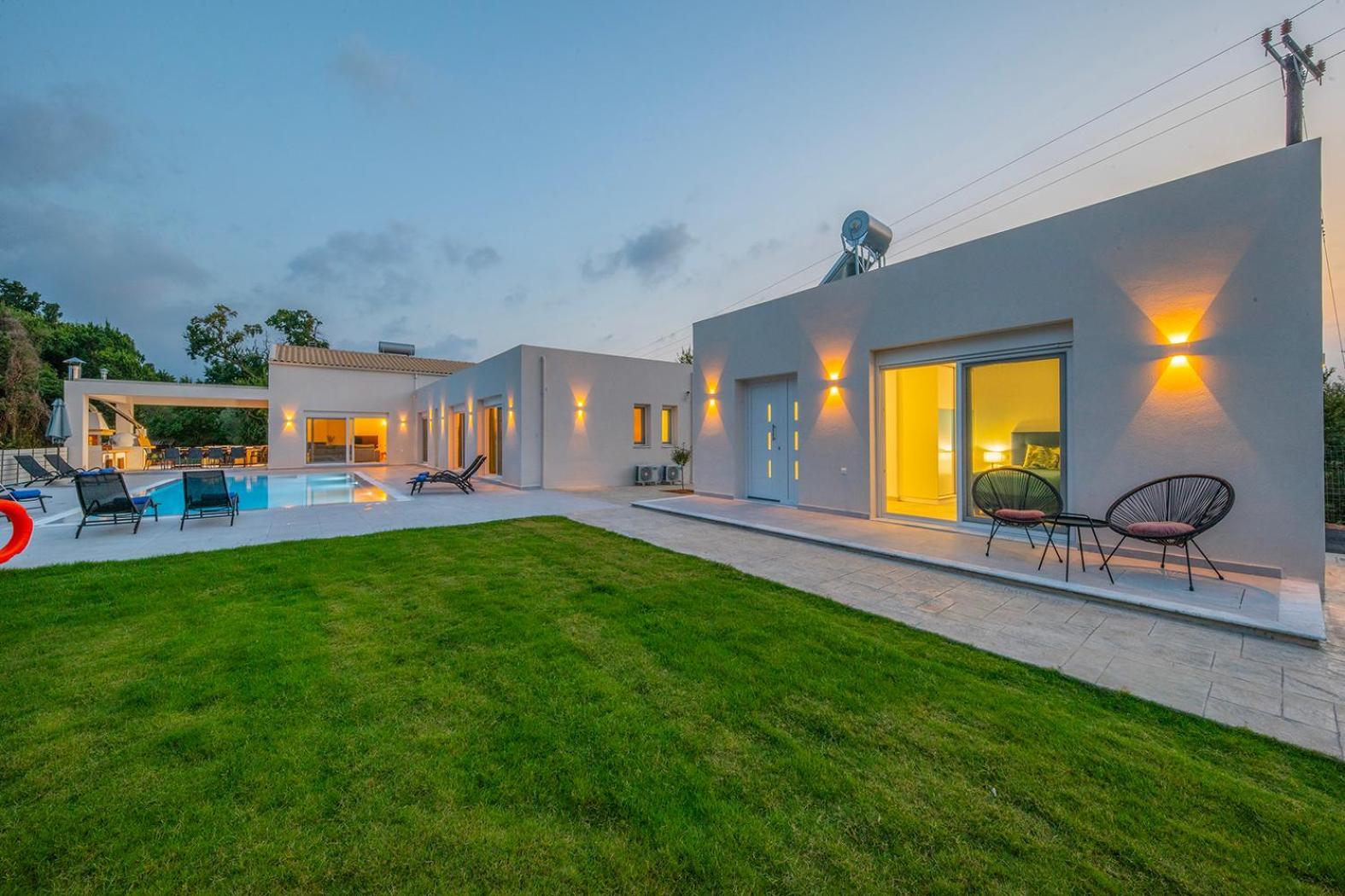 Villa Ami, Roda, Corfu: 10 Guests, Heated Pool, Private Mini Golf, Pool Table & More!! Bagian luar foto