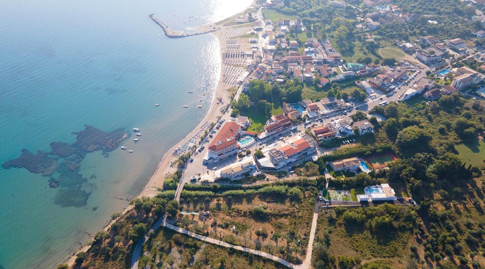 Villa Ami, Roda, Corfu: 10 Guests, Heated Pool, Private Mini Golf, Pool Table & More!! Bagian luar foto