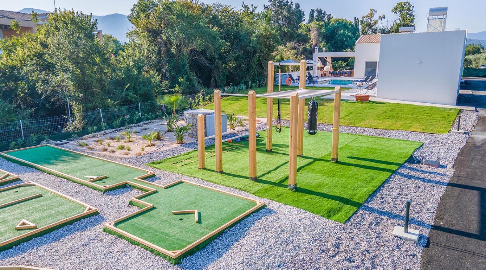 Villa Ami, Roda, Corfu: 10 Guests, Heated Pool, Private Mini Golf, Pool Table & More!! Bagian luar foto